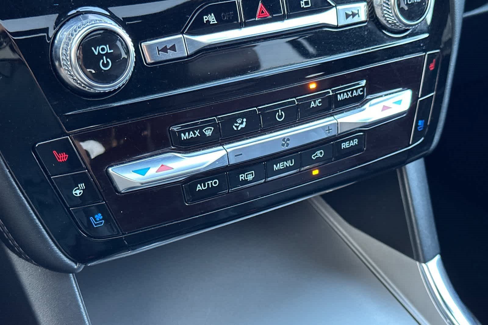 Certified 2023 Ford Explorer Platinum w/ Technology Package image 23