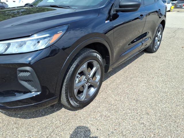 Certified 2024 Ford Escape ST-Line w/ Tech Pack #1 AWD/4WD image 4