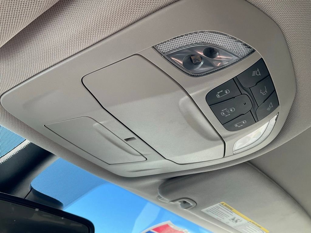 Used 2024 Chrysler Pacifica Touring-L image 24