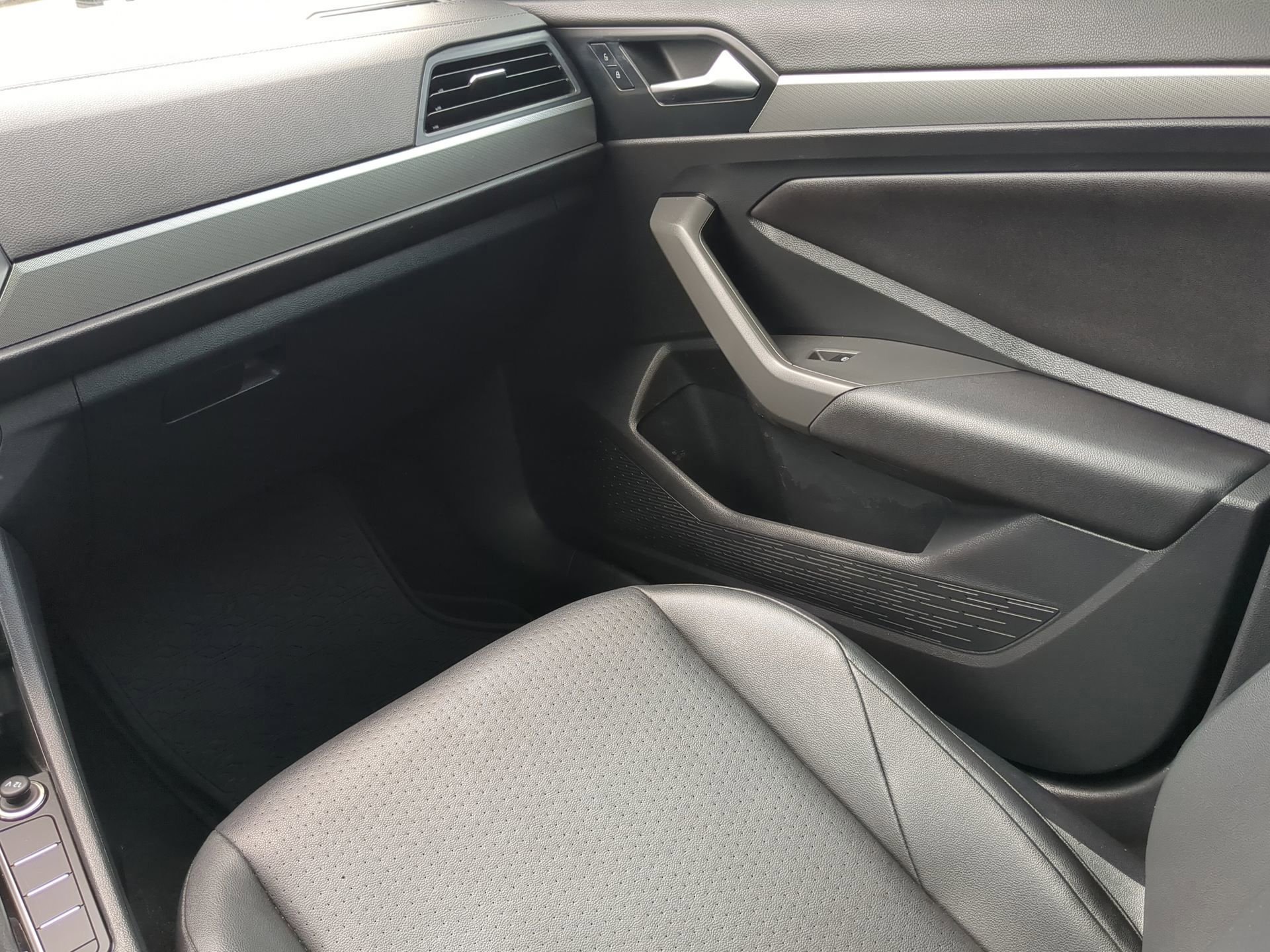 Used 2019 Volkswagen Jetta SE image 40