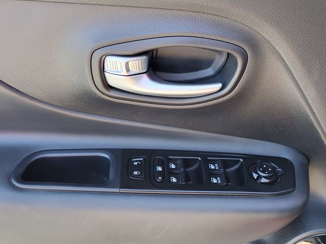 Used 2022 Jeep Renegade Altitude w/ Convenience Group AWD/4WD image 14