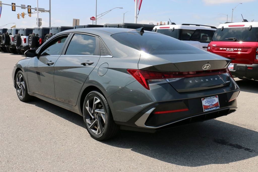 Used 2024 Hyundai Elantra Limited FWD image 7