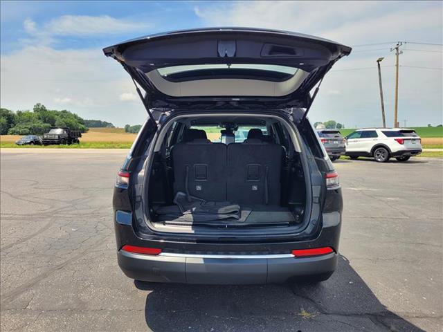 Used 2023 Jeep Grand Cherokee L Laredo AWD/4WD image 10
