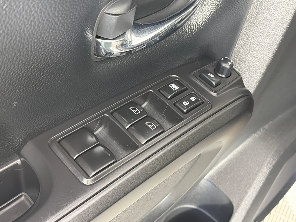 Used 2022 Nissan Titan PRO-4X w/ Pro-4x Convenience Package AWD/4WD image 25