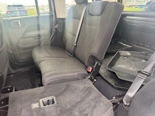 Used 2018 Jeep Wrangler Unlimited Sahara w/ Dual Top Group image 27