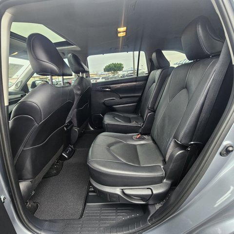 Used 2021 Toyota Highlander Limited image 14