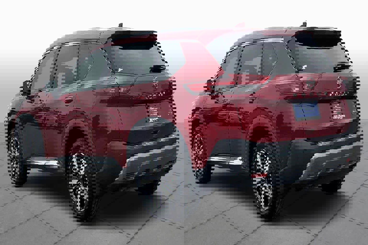 Used 2023 Nissan Rogue SL w/ SL Premium Package image 4