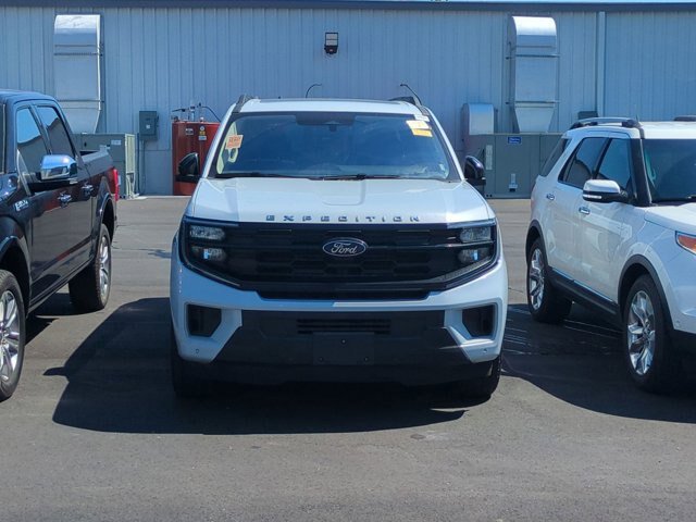 Certified 2025 Ford Expedition Max Active AWD/4WD image 3
