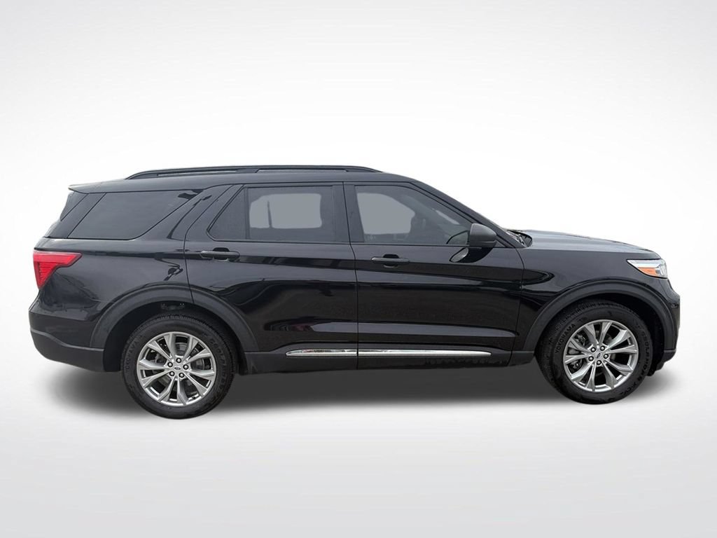 Certified 2023 Ford Explorer XLT w/ Equipment Group 202A AWD/4WD image 9
