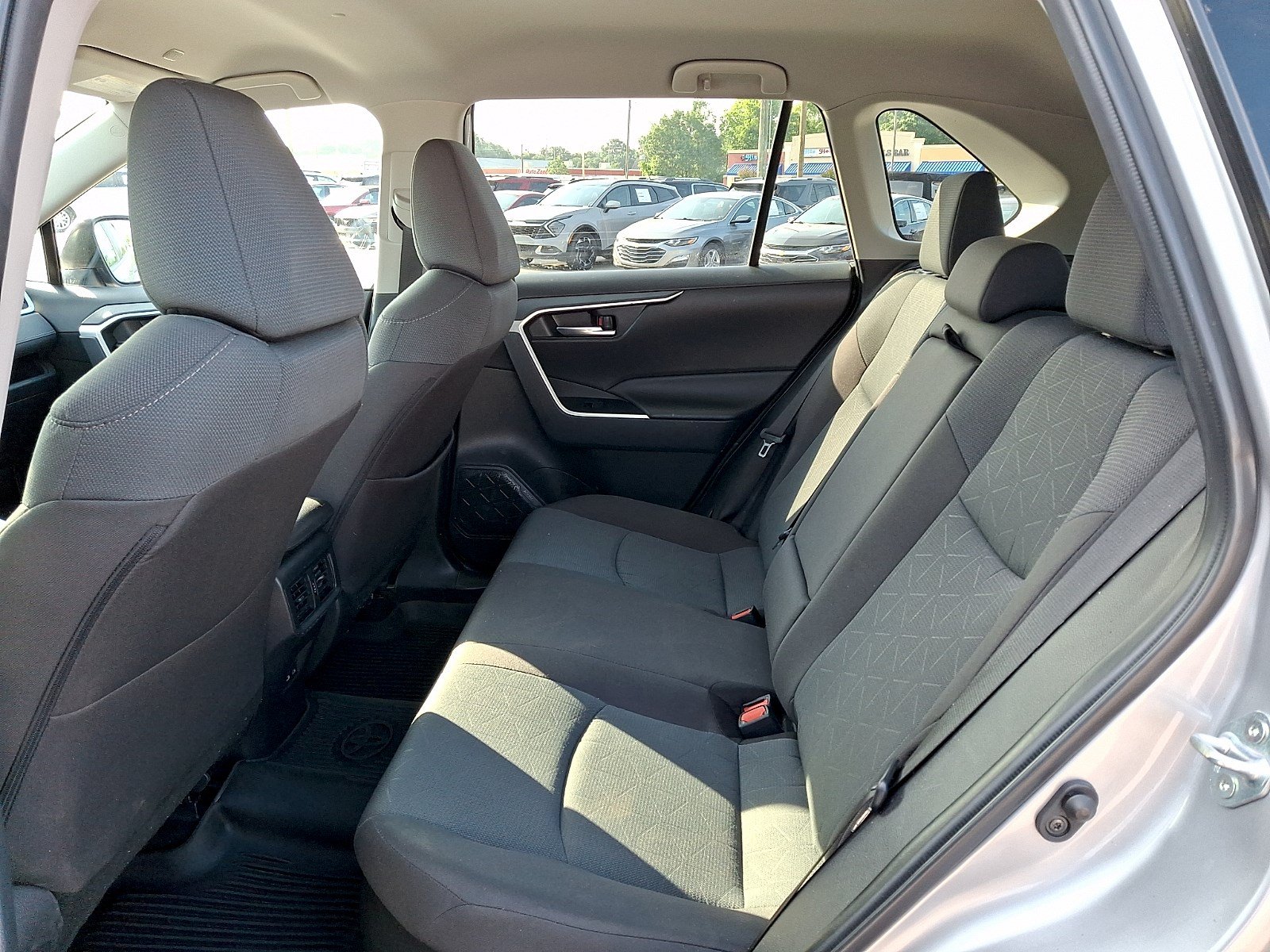 Used 2025 Toyota RAV4 XLE AWD/4WD image 9