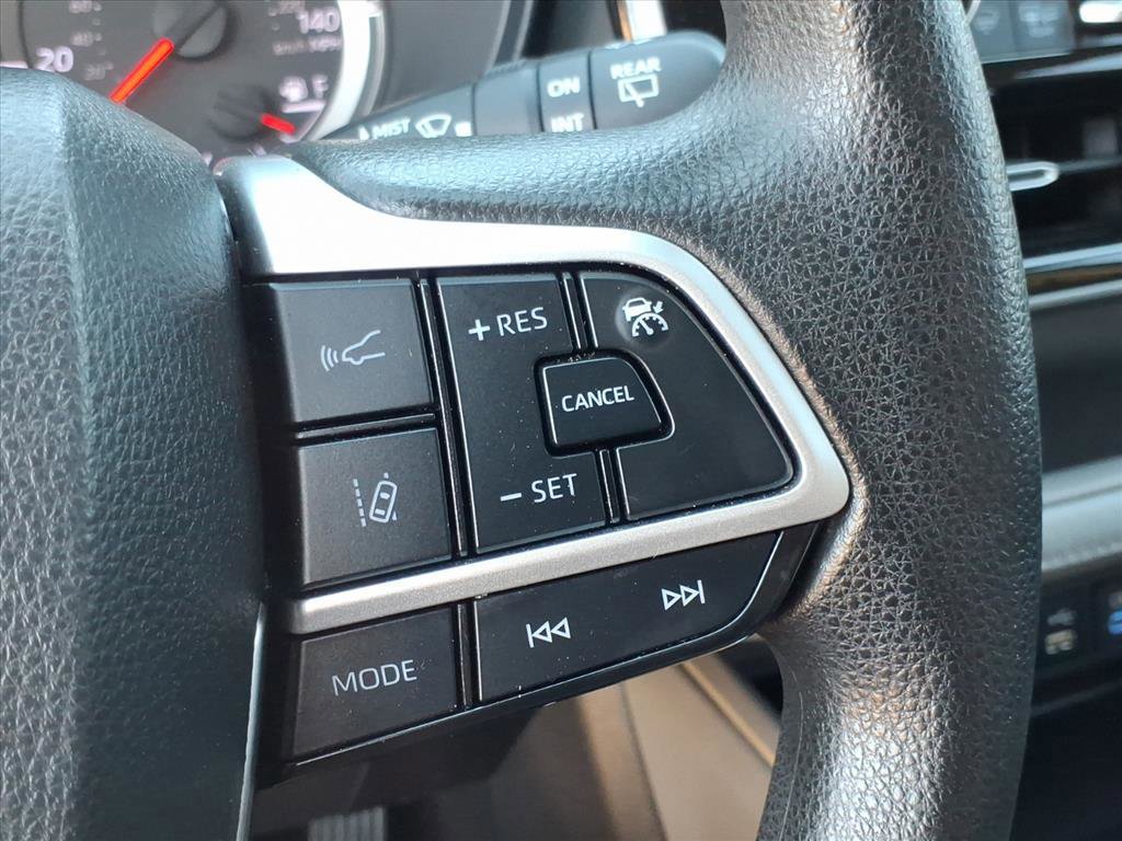 Used 2022 Toyota Highlander L image 23