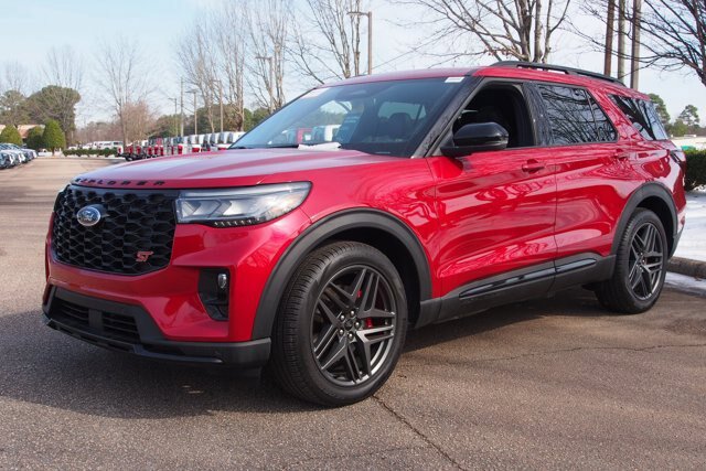 Certified 2025 Ford Explorer ST AWD/4WD image 3