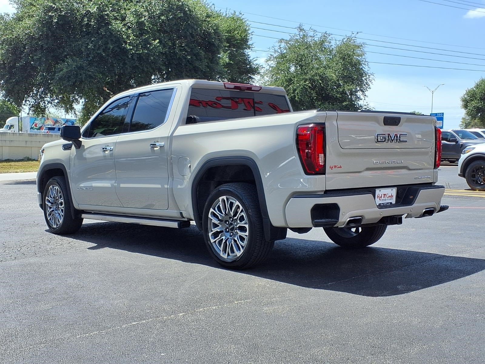Used 2026 GMC Sierra 1500 Denali Ultimate AWD/4WD image 8