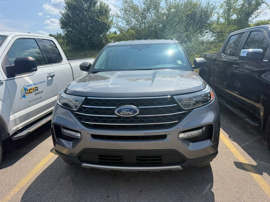 Certified 2023 Ford Explorer XLT w/ Equipment Group 202A AWD/4WD image 2
