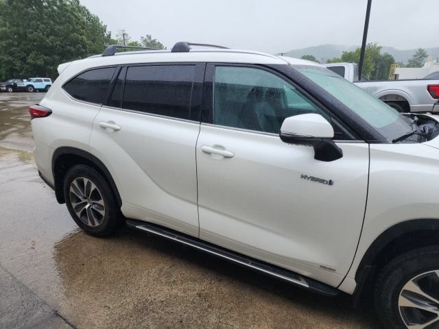 Used 2021 Toyota Highlander XLE AWD/4WD image 20