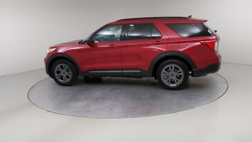 Certified 2023 Ford Explorer XLT w/ Equipment Group 202A AWD/4WD image 18