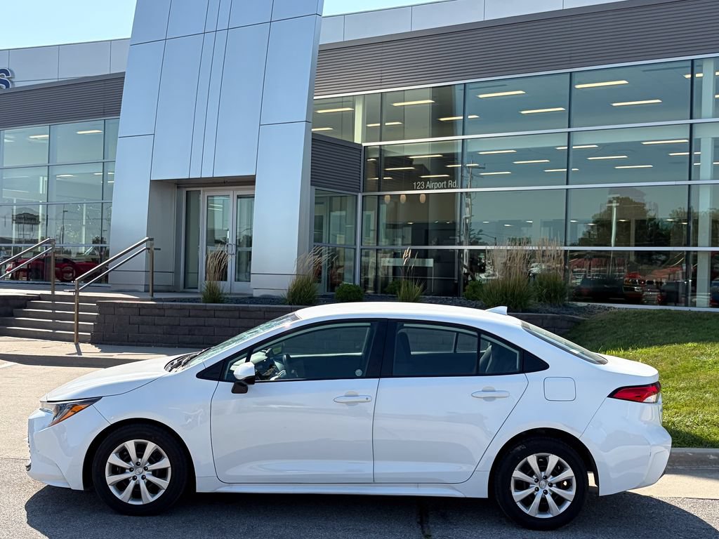 Used 2025 Toyota Corolla LE FWD image 3