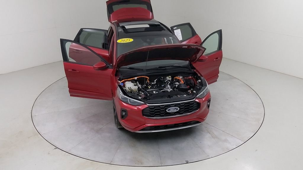 Certified 2025 Ford Escape ST-Line Elite image 45