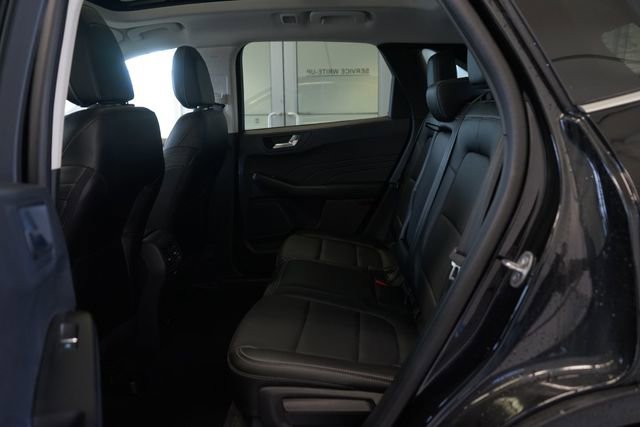 Certified 2022 Ford Escape Titanium w/ Class II Trailer Tow Package AWD/4WD image 31