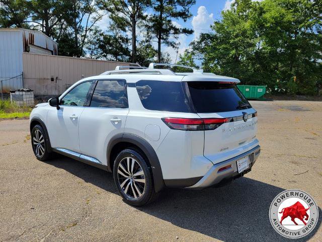 Used 2025 Nissan Pathfinder Platinum w/ Lighting Package (N92) FWD image 4