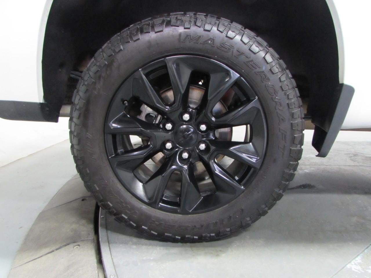 Used 2023 Chevrolet Silverado 1500 RST AWD/4WD image 9