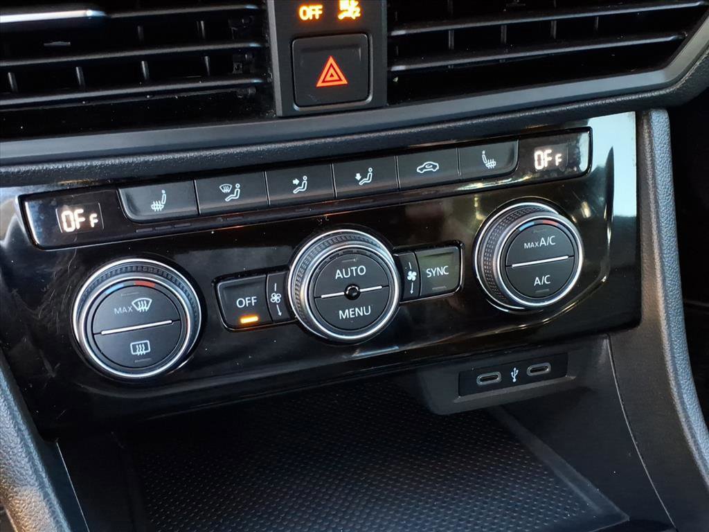 Used 2022 Volkswagen Jetta SE image 22