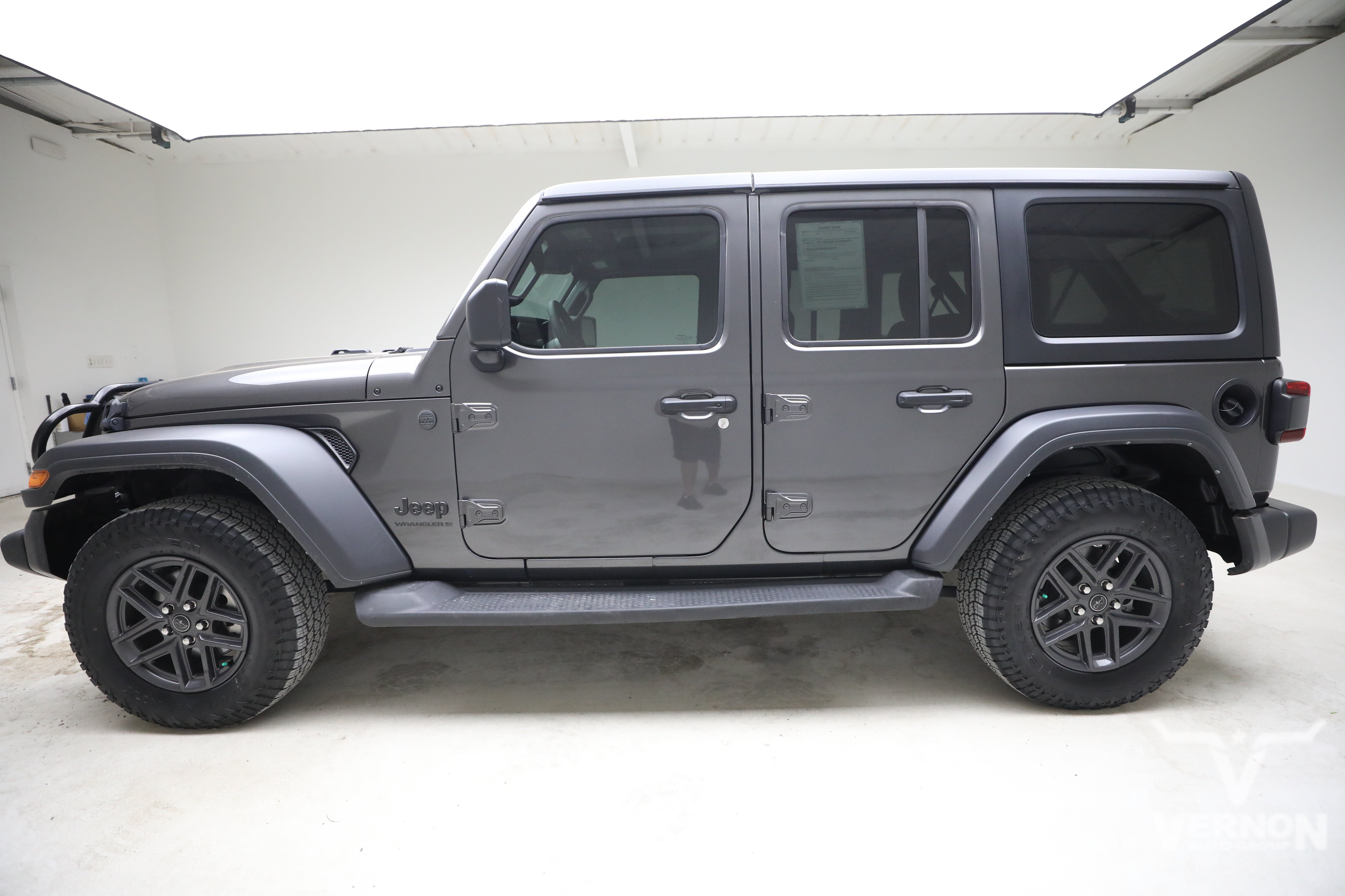 Used 2024 Jeep Wrangler Unlimited Sport AWD/4WD image 2