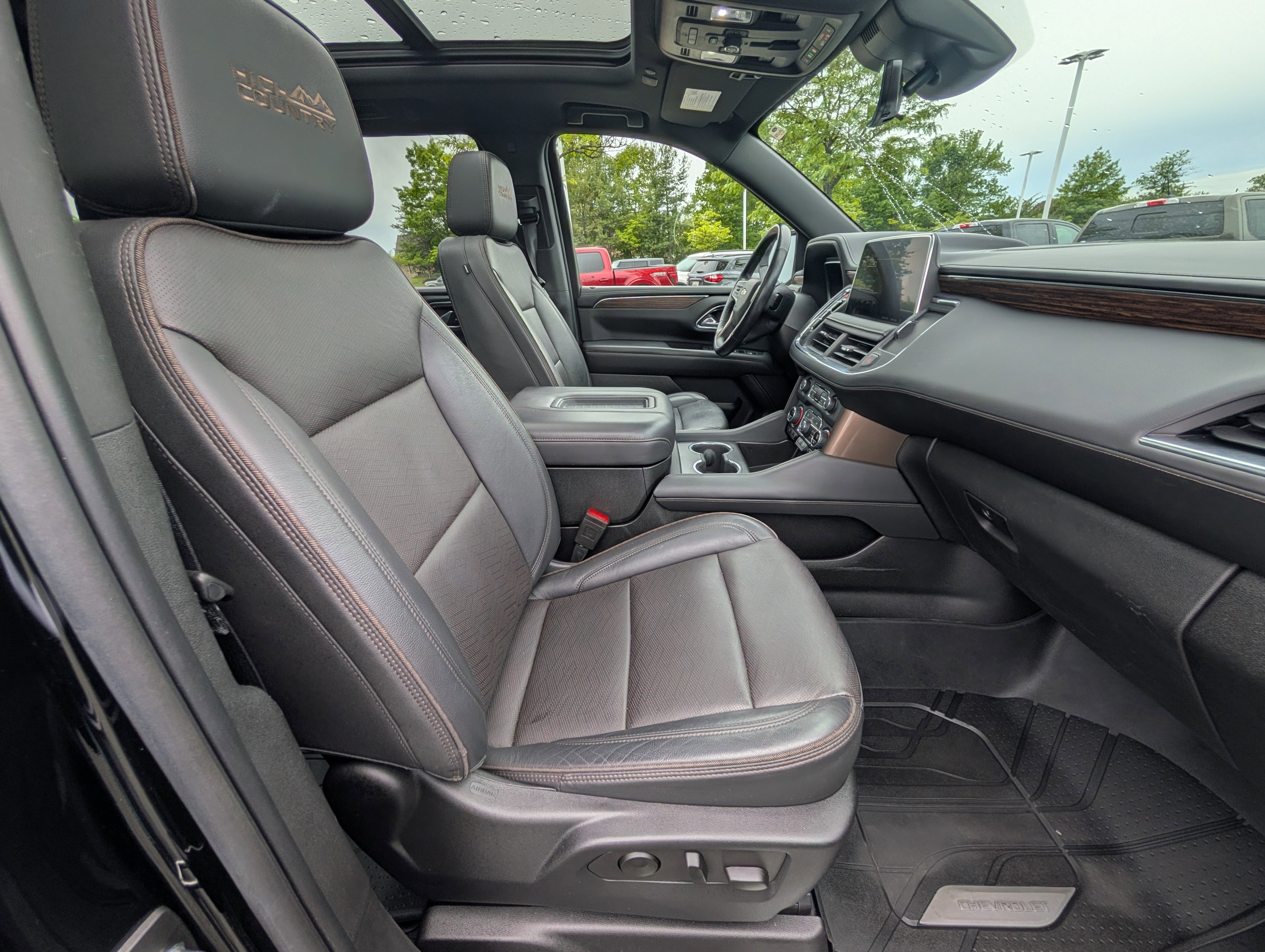Used 2023 Chevrolet Tahoe High Country w/ Premium Package 2 AWD/4WD image 10
