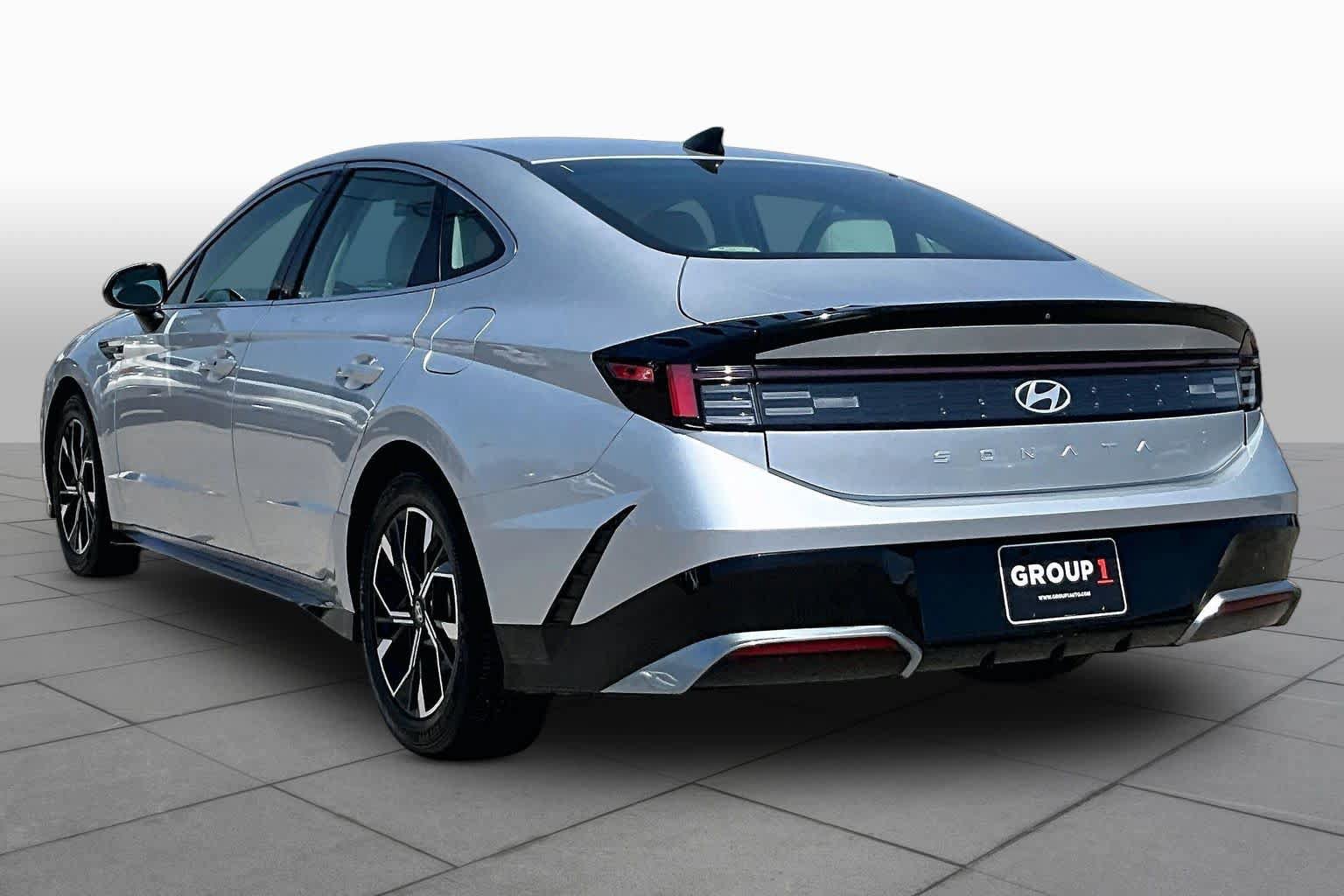 Used 2025 Hyundai Sonata SEL FWD image 11