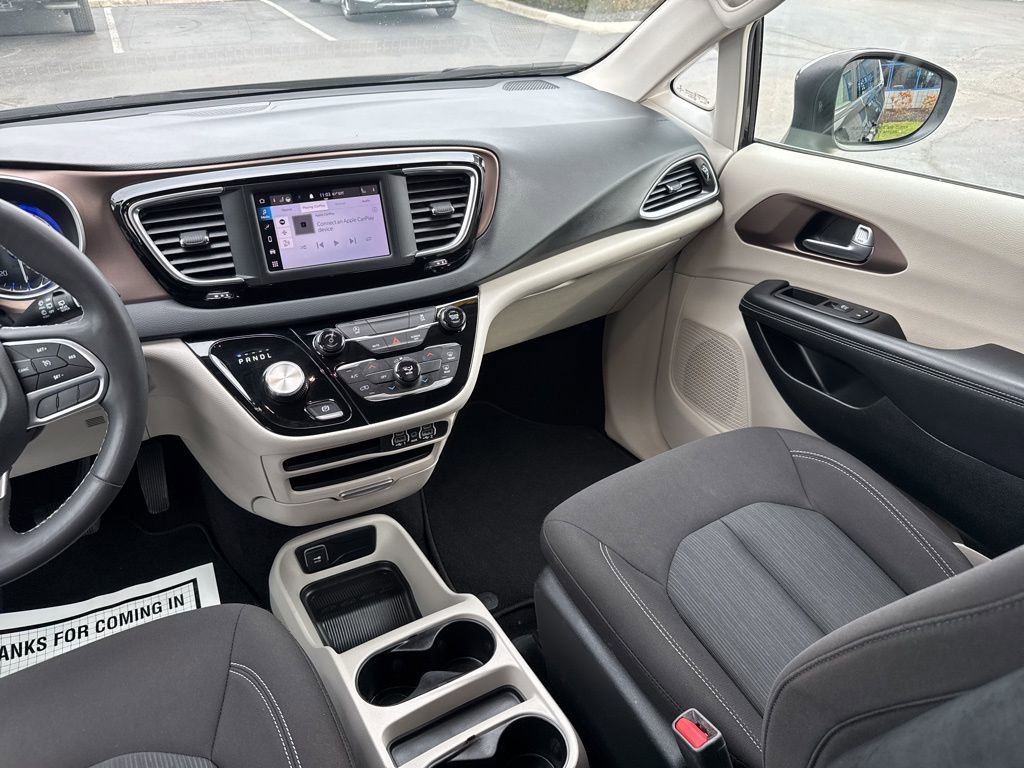 Used 2023 Chrysler Voyager LX image 19
