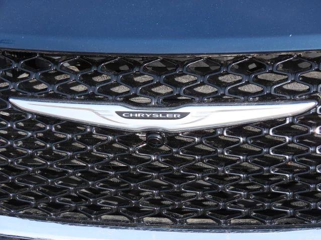 Used 2023 Chrysler Pacifica Limited image 11