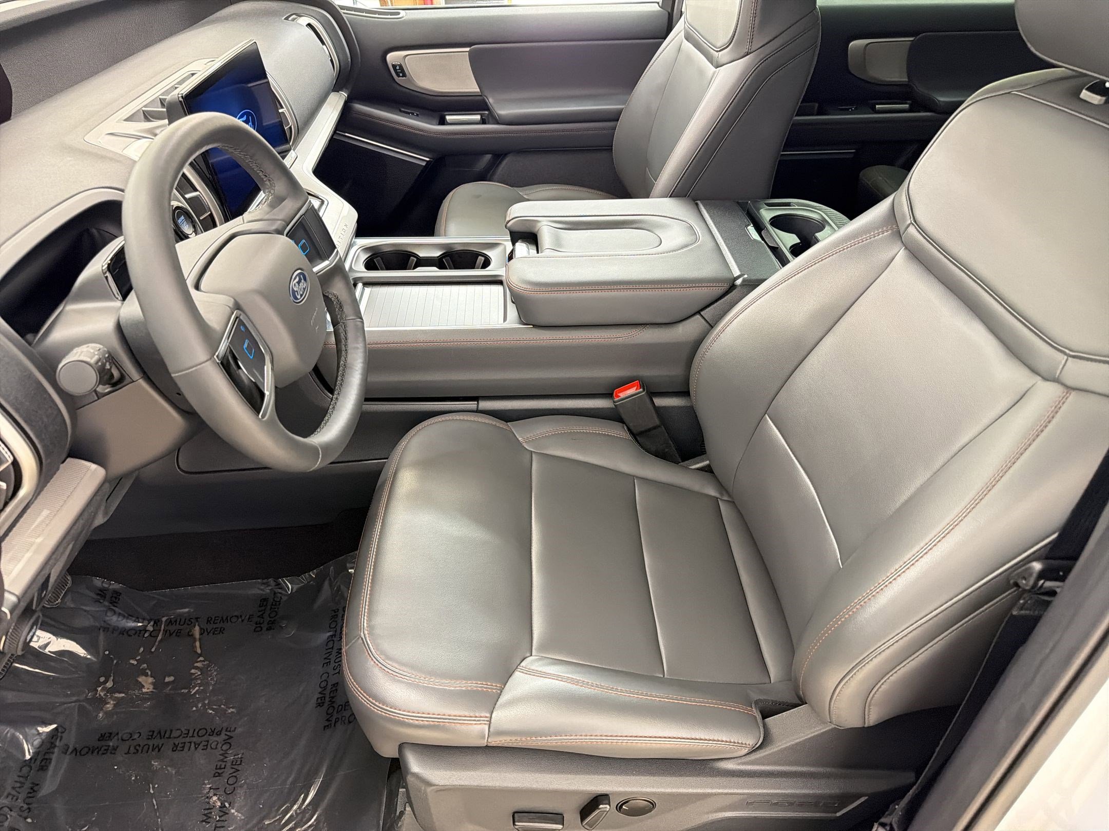 Certified 2025 Ford Expedition Active AWD/4WD image 5