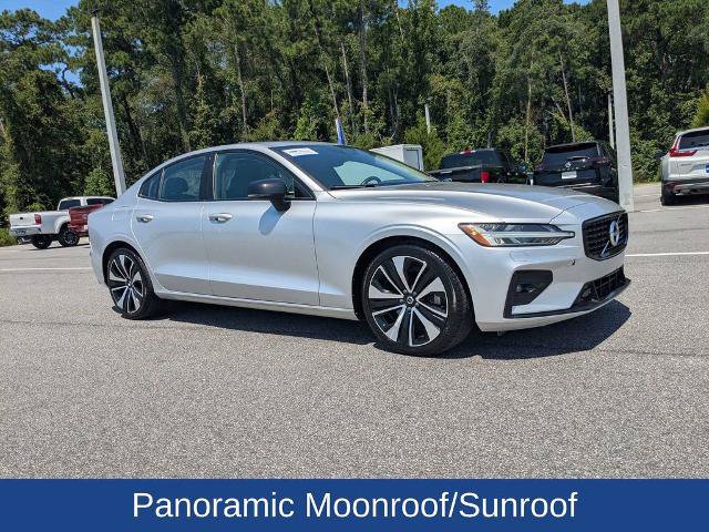 Used 2022 Volvo S60 B5 Momentum w/ Premium Package FWD image 3