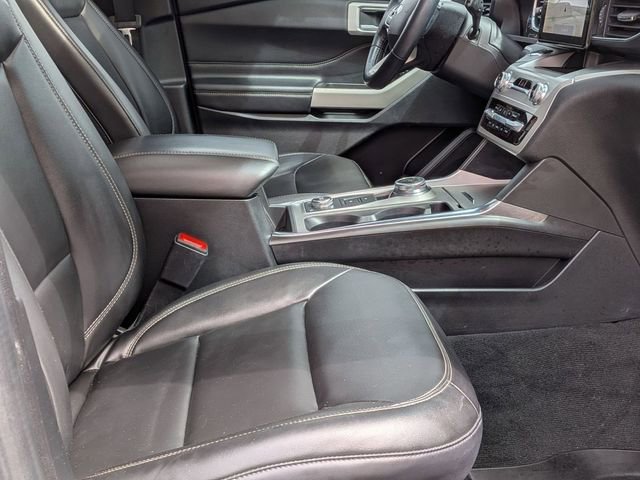 Certified 2022 Ford Explorer XLT w/ Equipment Group 202A AWD/4WD image 32