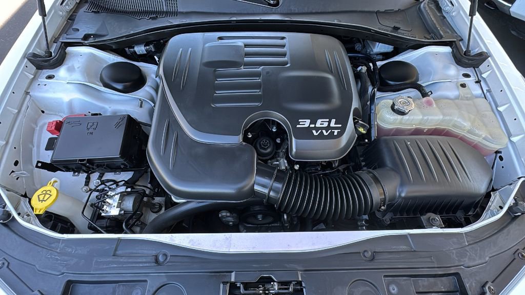 Used 2018 Chrysler 300 Touring L RWD image 25