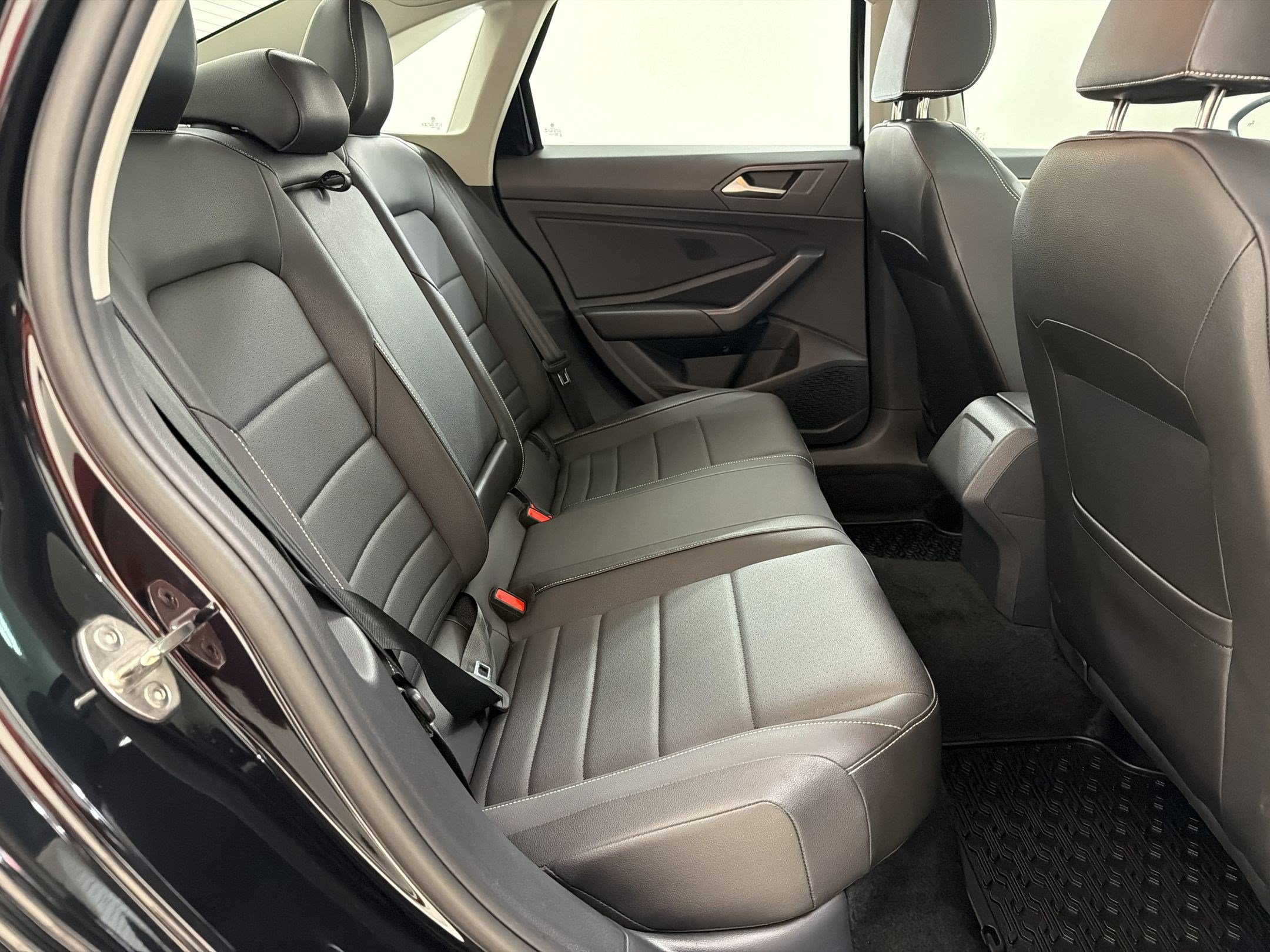 Used 2024 Volkswagen Jetta SE w/ Panoramic Sunroof Package FWD image 29