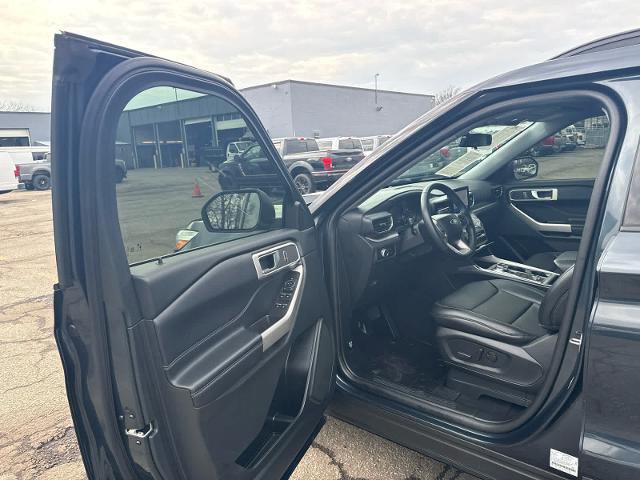 Certified 2023 Ford Explorer XLT w/ Equipment Group 202A image 6