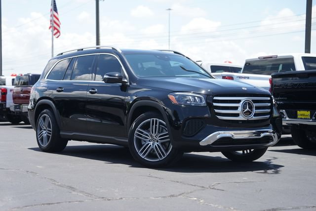 Used 2025 Mercedes-Benz GLS 450 4MATIC image 2