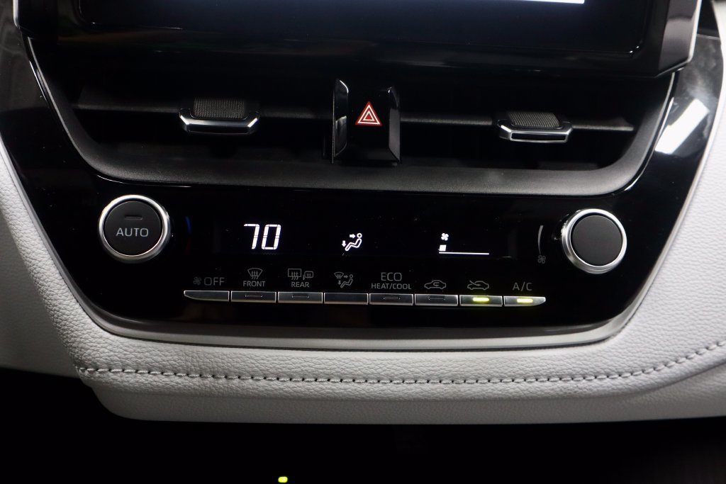 Used 2025 Toyota Corolla SE w/ SE Package FWD image 27