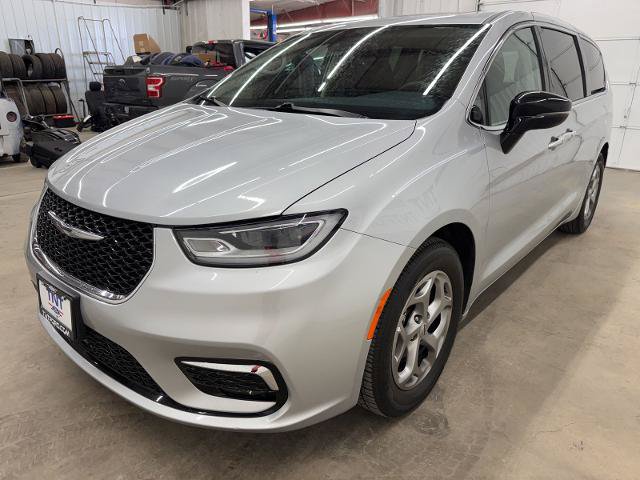 Used 2024 Chrysler Pacifica Limited FWD image 4
