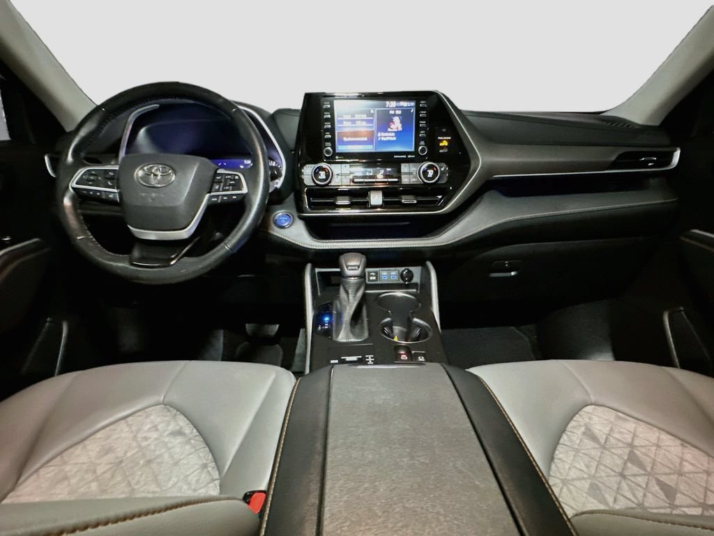 Used 2022 Toyota Highlander Bronze Edition AWD/4WD image 11