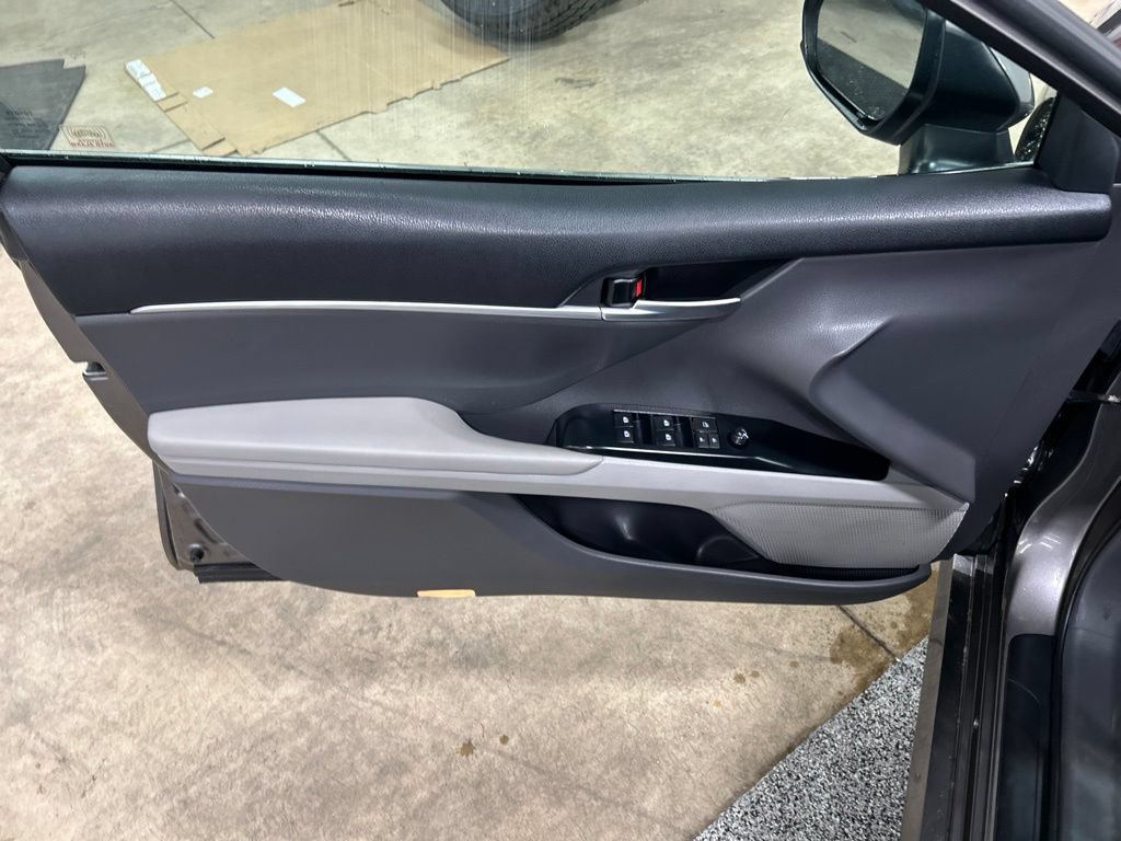 Used 2018 Toyota Camry LE FWD image 8