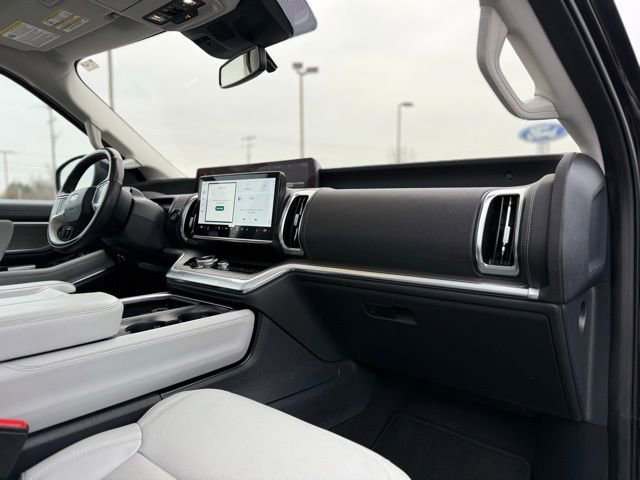 Certified 2025 Ford Expedition Max Platinum image 24