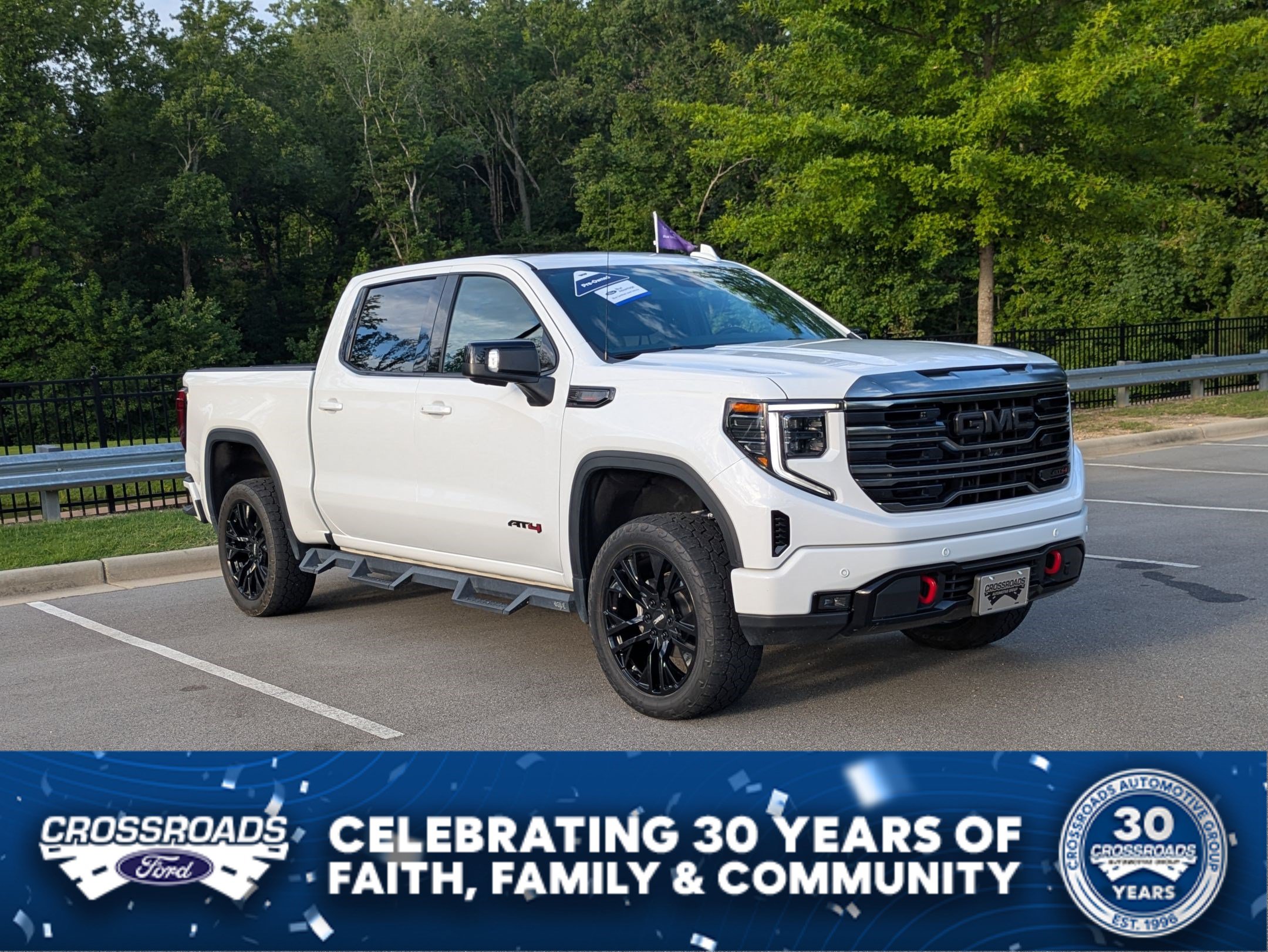 Used 2023 GMC Sierra 1500 AT4 w/ AT4 Preferred Package AWD/4WD image 1