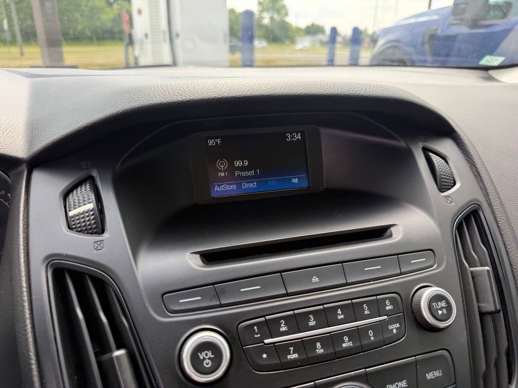 Certified 2017 Ford Focus SE FWD image 28