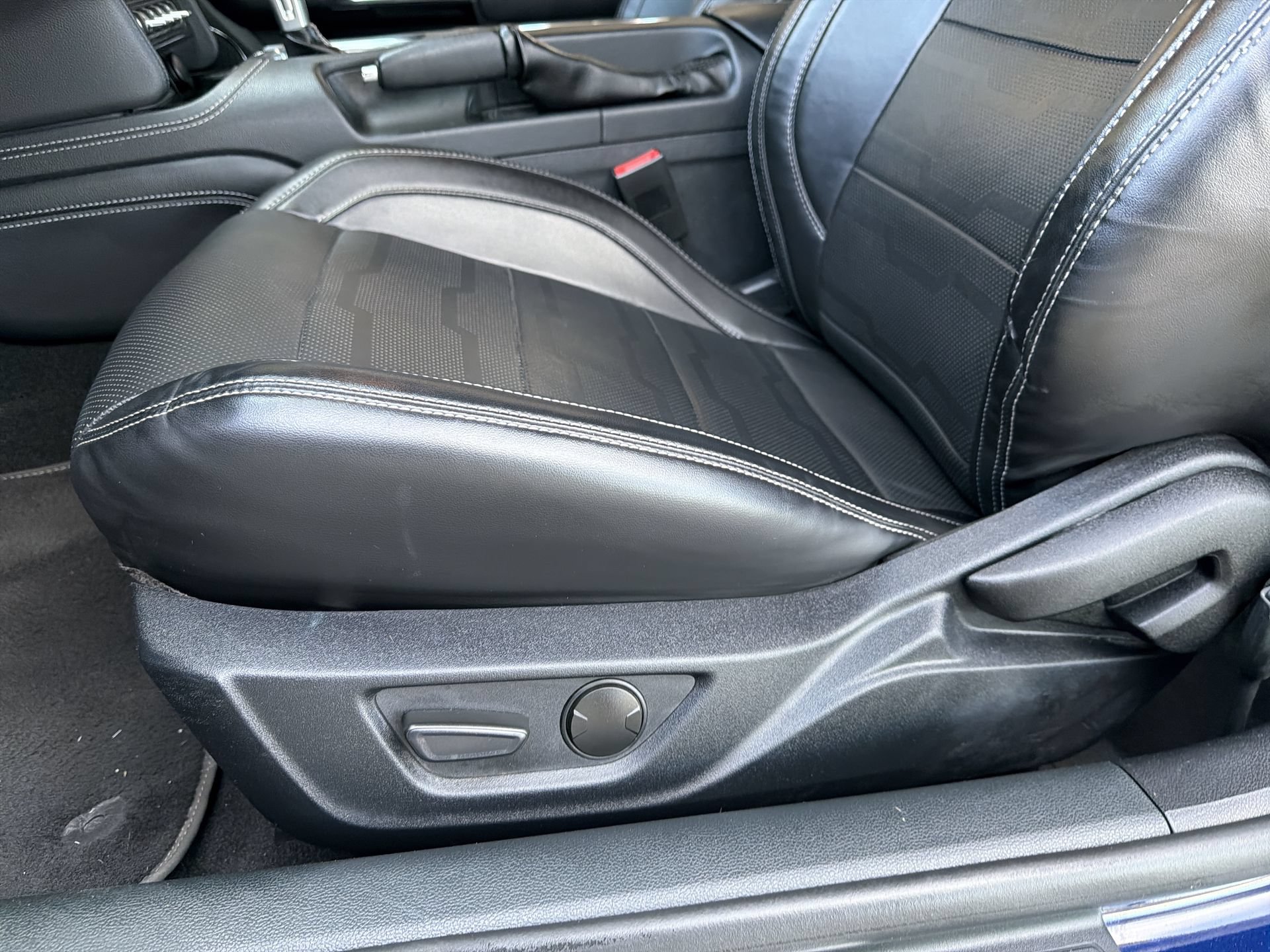 Certified 2020 Ford Mustang Coupe RWD image 12