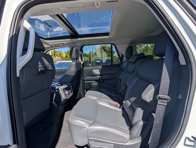 Certified 2025 Ford Expedition Active image 9