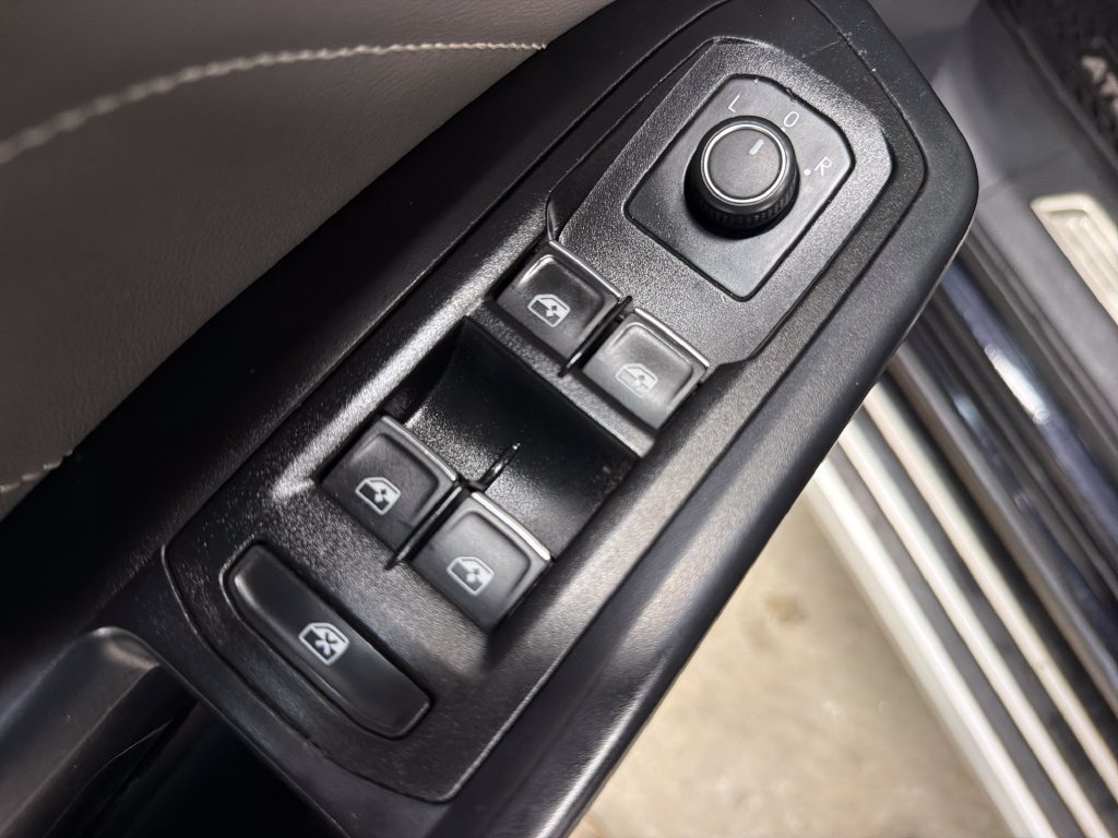Used 2021 Volkswagen Atlas SE w/ Towing Package FWD image 17