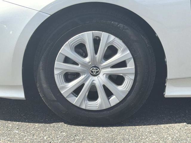 Used 2019 Toyota Prius L Eco w/ Carpet Mat Package image 27