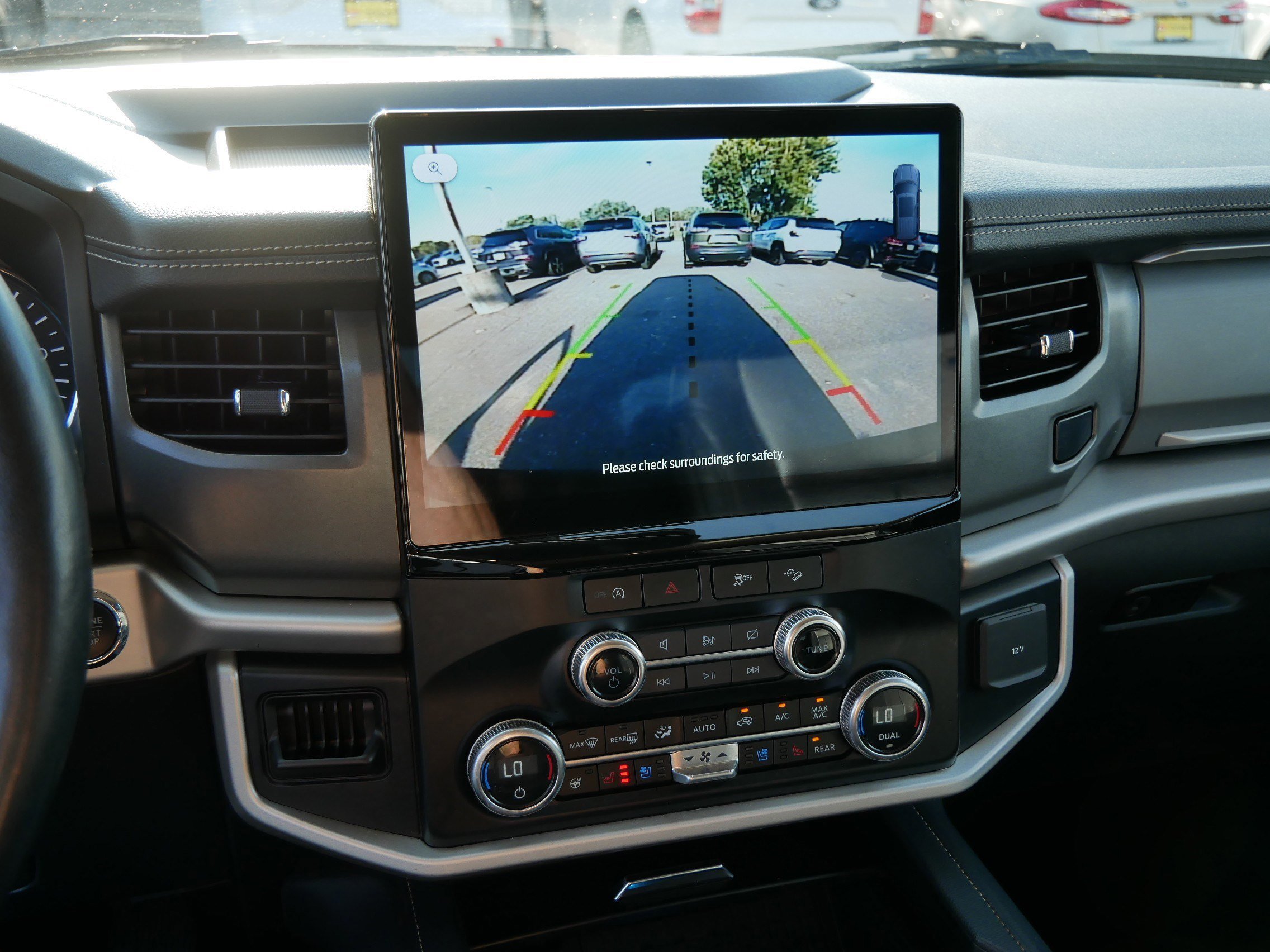 Certified 2024 Ford Expedition XLT image 31